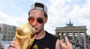 {{ otherArticle[0].article.title }}