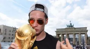 {{ otherArticle[0].article.title }}