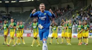 Изумително: Датски вратар вкара невероятен гол с пета (ВИДЕО)