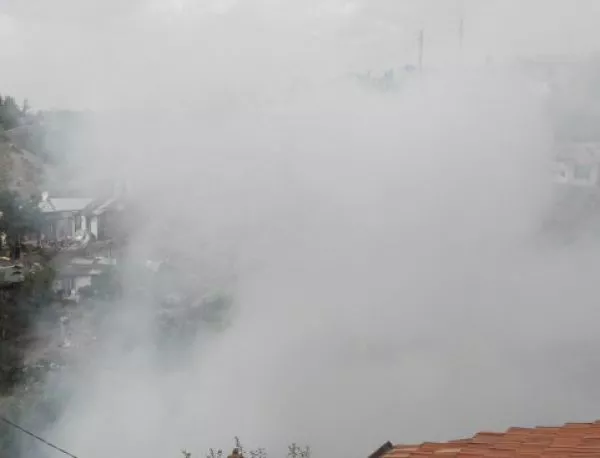 Пожарът в центъра на Благоевград е овладян