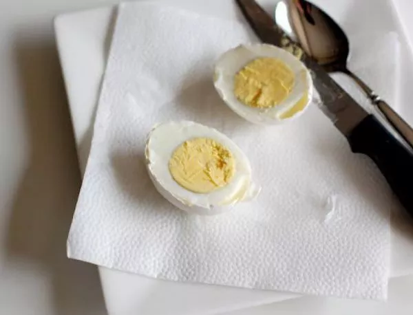 Как да обелим яйце, чесън и картоф за секунди (ВИДЕО)