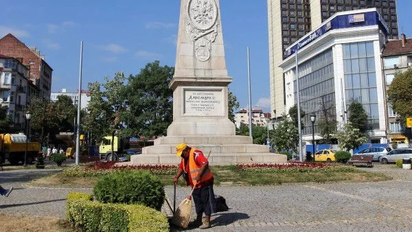 В сряда вечерта пускат движението по Руски паметник