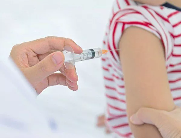 МЗ внесе рискова детска ваксина, която не може да се ползва в имунизационния календар