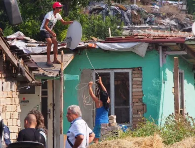 Събарят незаконни постройки в Бургас