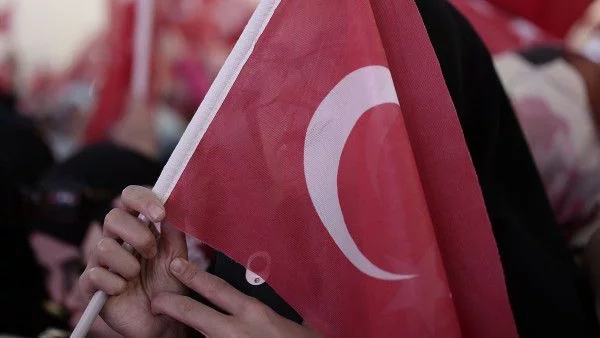 Над 10 000 души се включиха в шествие против тероризма в Анкара