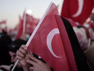Турция спря листовки против тютюнопушенето, обърквали гласуващите на референдума