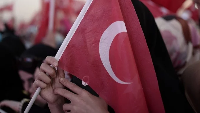Турция спря листовки против тютюнопушенето, обърквали гласуващите на референдума