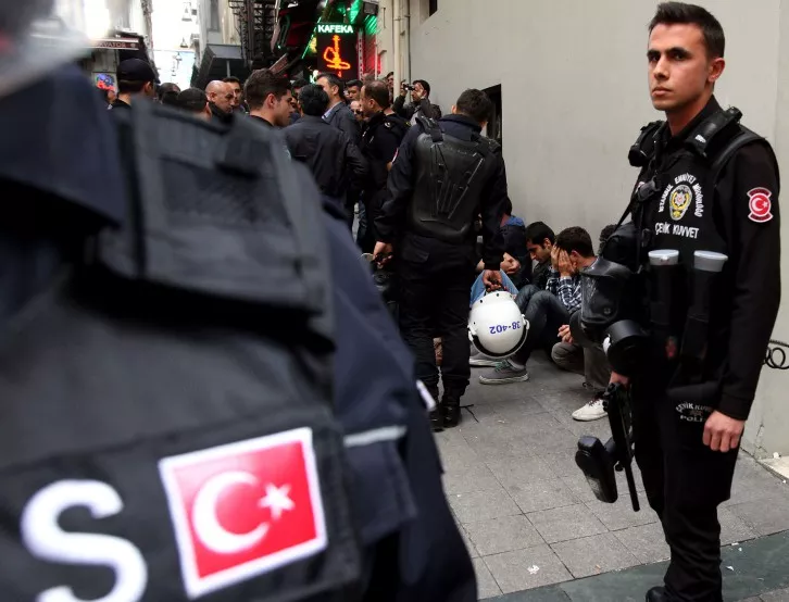 Турция арестува 12 терористи, планирали взривове на националния празник