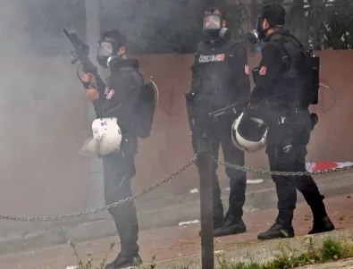 Турската полиция разпръсна със сълзотворен газ протестиращите в подкрепа на 