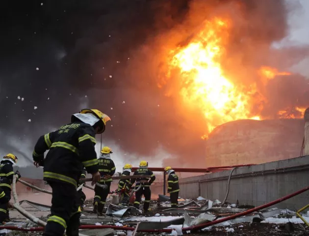 Паднал покрив предизвика експлозия в руска ТЕЦ