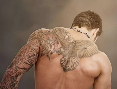 Вижте какво се случва с кожата ни, когато си правим татуировки (ВИДЕО)