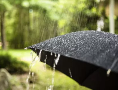 Дъждовен четвъртък - не забравяйте чадърите