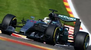 Хамилтън издуха конкуренцията на "Спа" и изравни постижение на Шуми