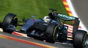 Няма да наказват Люис Хамилтън
