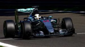 "Ферари" надскочи себе си, но Хамилтън тръгва пръв и на "Монца" 