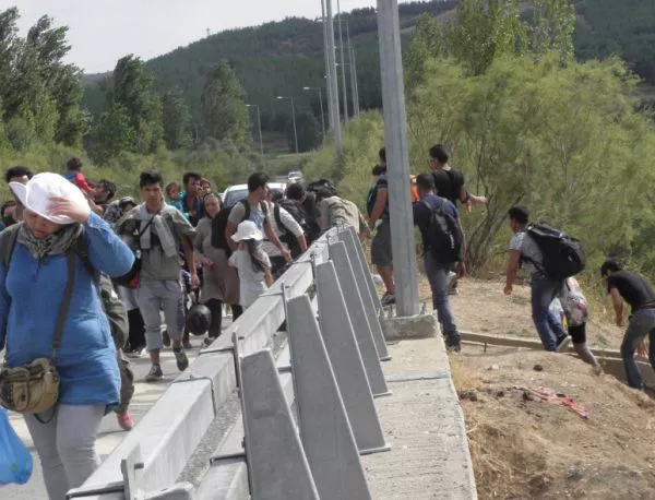 Напрежение и сбивания сред бежанците на македонско-гръцката граница