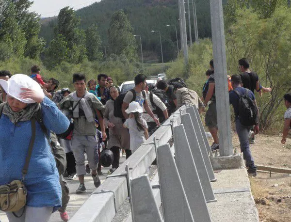 Българин е задържан за нелегалeн трафик на имигранти в Солун