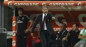 Кроят шапка на Михайлович в Милан