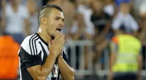 {{ otherArticle[0].article.title }}