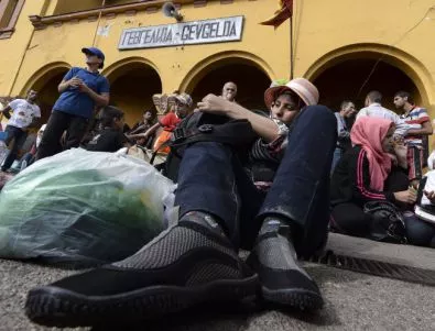 Австрия с прогноза за гладна стачка на 100 000 бежанци в Македония