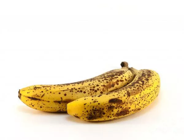 Какво означават тъмните петна по кората на бананите?