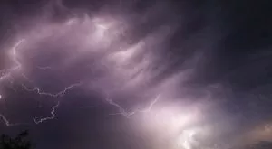 Мълния уби футболист по време на мач в Боливия