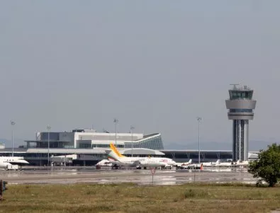 Служители на летище София и синдикати протестираха срещу концесията на аерогарата