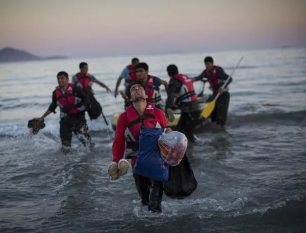 302 000 мигранти са дошли през Средиземно море в Европа тази година 