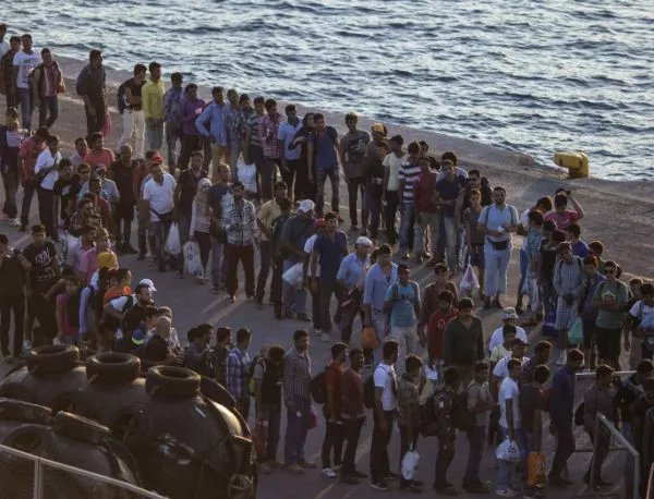 Над 350 000 мигранти са прекосили Средиземно море от януари