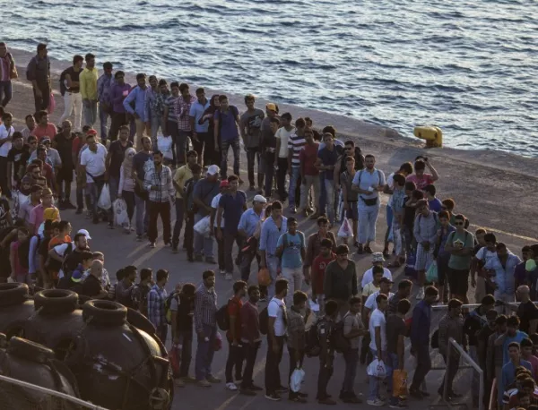 Над 1 милион мигранти са влезли през Гърция от началото на 2015 г.