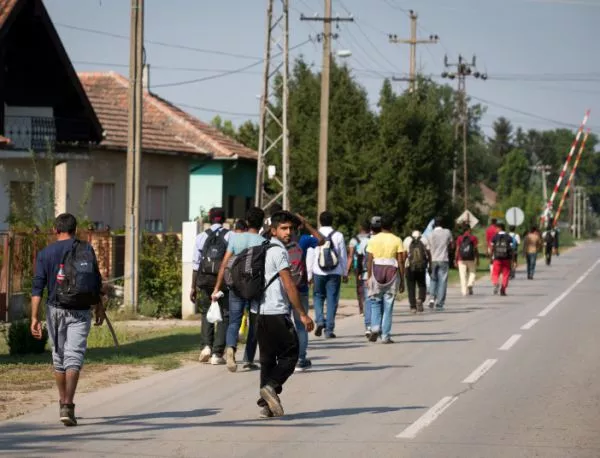 България е на път да обвърже бежанците с Шенген