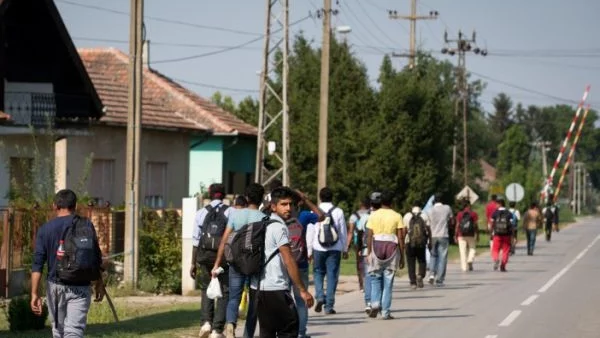 България е на път да обвърже бежанците с Шенген