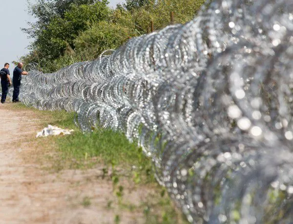 Унгария затваря границата си със Сърбия 