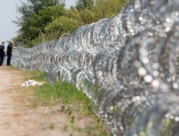 Словения издига ограда, закупена от Унгария