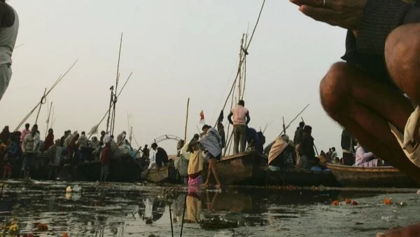 Над 350 загинаха при наводненията в Индия, щетите са за над 3 млрд. долара 