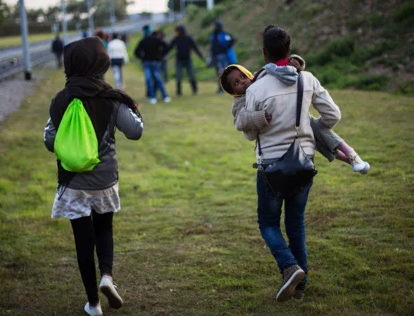 Над 100 000 бежанци са влезли в Германия за месец