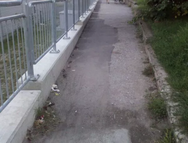 Пешеходна алея в Асеновград без улично осветление от години