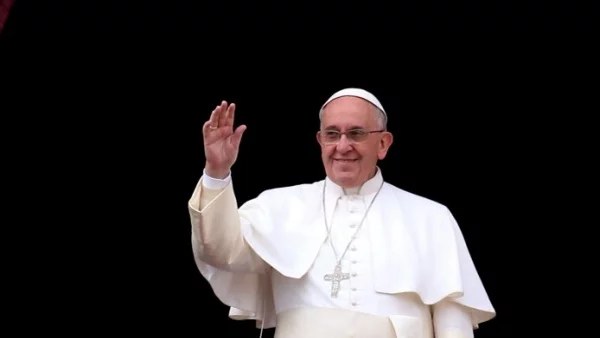 Рапираща монахиня ще пее за папа Франциск в Колумбия