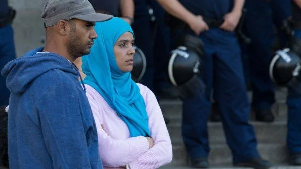 Унгарската полиция използва сълзотворен газ срещу бежанците на границата със Сърбия