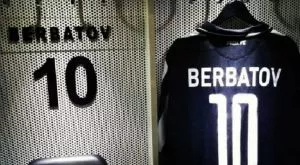 Фланелките с номера на Бербо вървят като топъл хляб