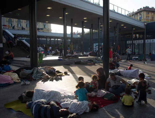 Влакове с бежанци от Сърбия не бяха допуснати в Унгария