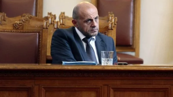 Дончев: Никой не мисли бежанците да остават за постоянно