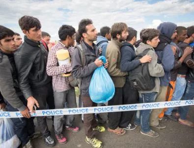 В Европа шестваха и срещу бежанците