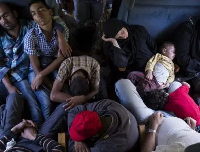 Мъж, превозвал незаконно 31 бежанци в микробус в Свелинград, се издирва