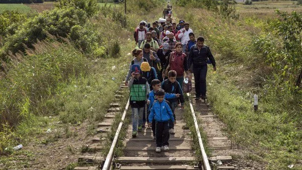 Австрия изпраща армията на границите си