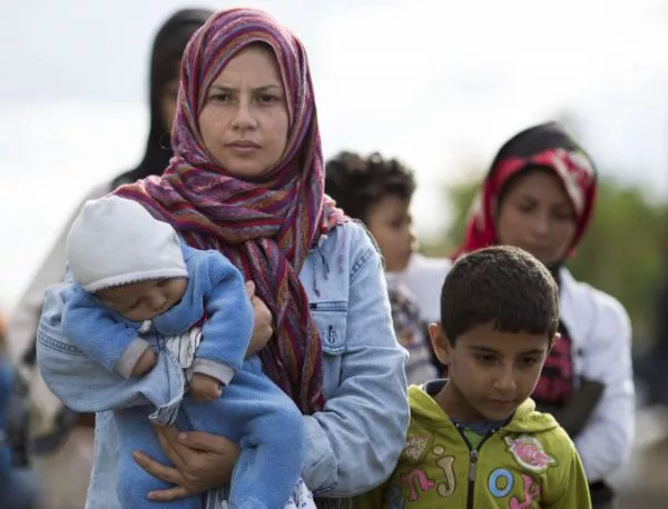 Международната федерация на Червения кръст и Червения полумесец призовават за закрила на бежанците