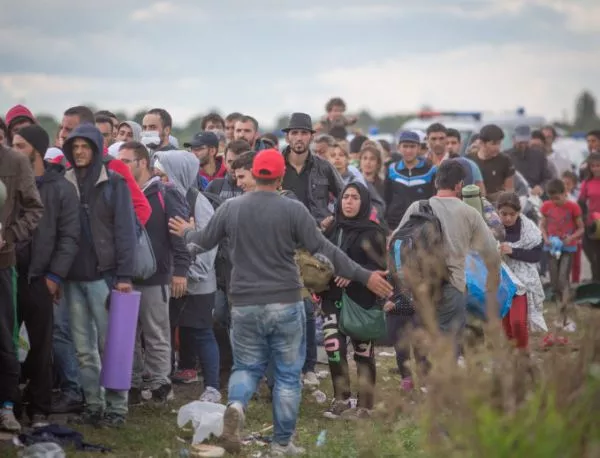 За 2 дни през Македония преминават 12 000 бежанци