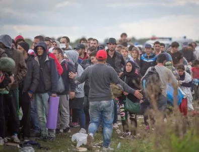 The Guardian: ЕС готви планове за бежански лагери в Италия и Гърция