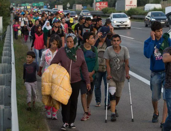 ЕС иска Македония да приеме 20 000 бежанци