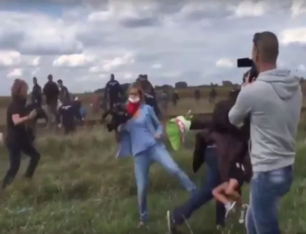 Уволниха унгарска операторка, ритала и спъвала бежанци (Видео)